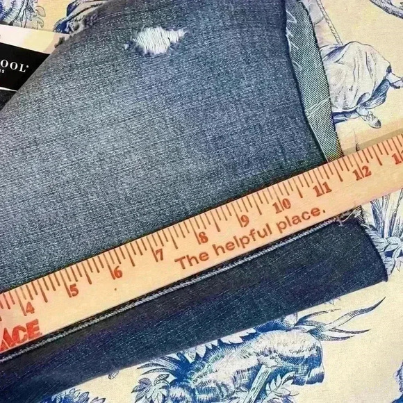 NWT Liverpool The GIA Glider Short Size 6 / 28 Denim Stretch Distressed Casual - Picture 4 of 7